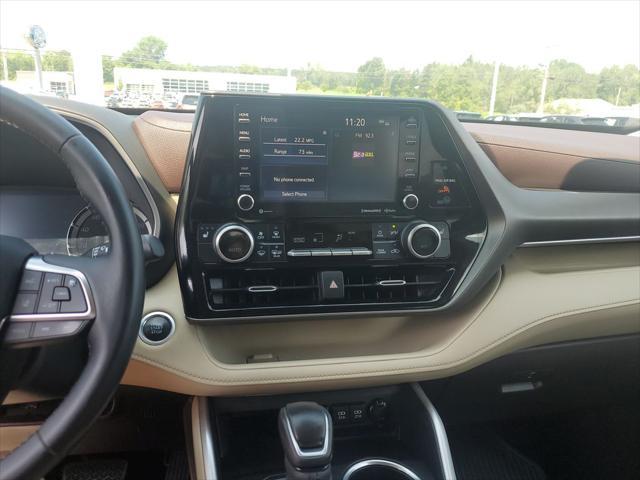used 2020 Toyota Highlander car, priced at $29,402