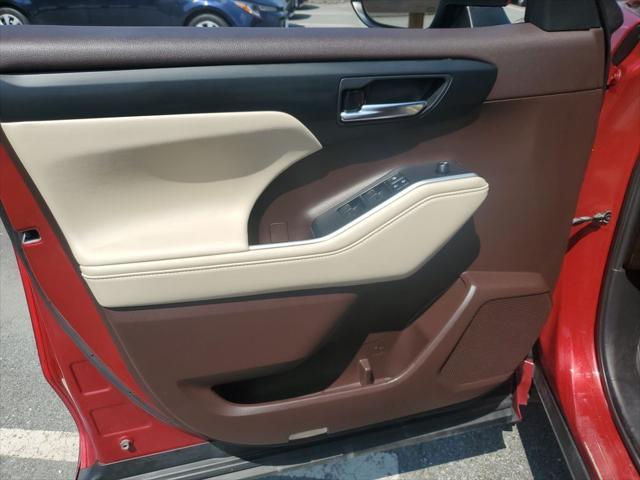 used 2020 Toyota Highlander car, priced at $29,402