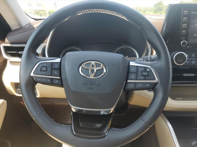 used 2020 Toyota Highlander car, priced at $29,402