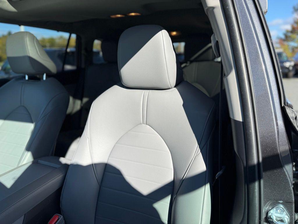 used 2025 Toyota Highlander car, priced at $42,436