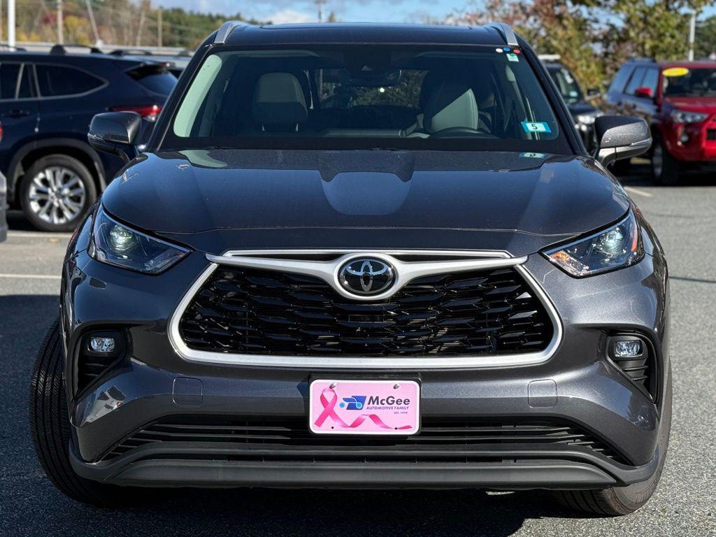 used 2025 Toyota Highlander car, priced at $42,436