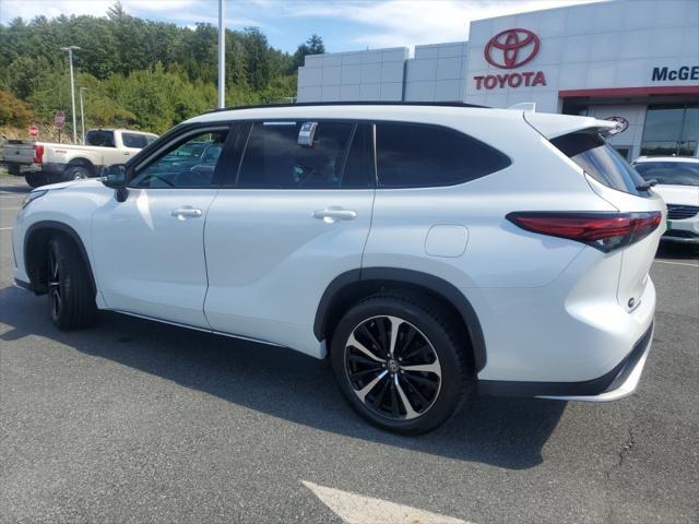 used 2022 Toyota Highlander car, priced at $35,991