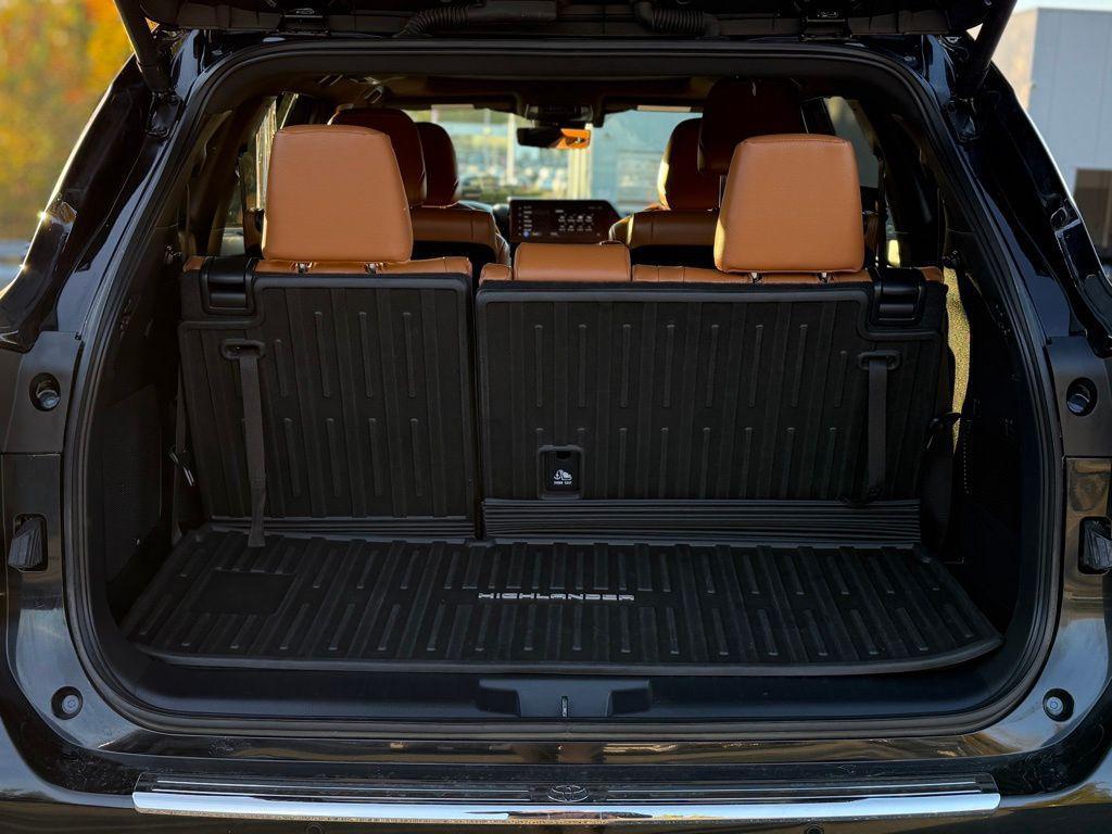 used 2024 Toyota Highlander Hybrid car, priced at $52,258