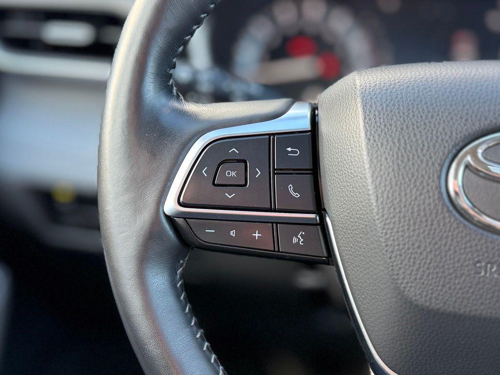 used 2021 Toyota Highlander car, priced at $30,833