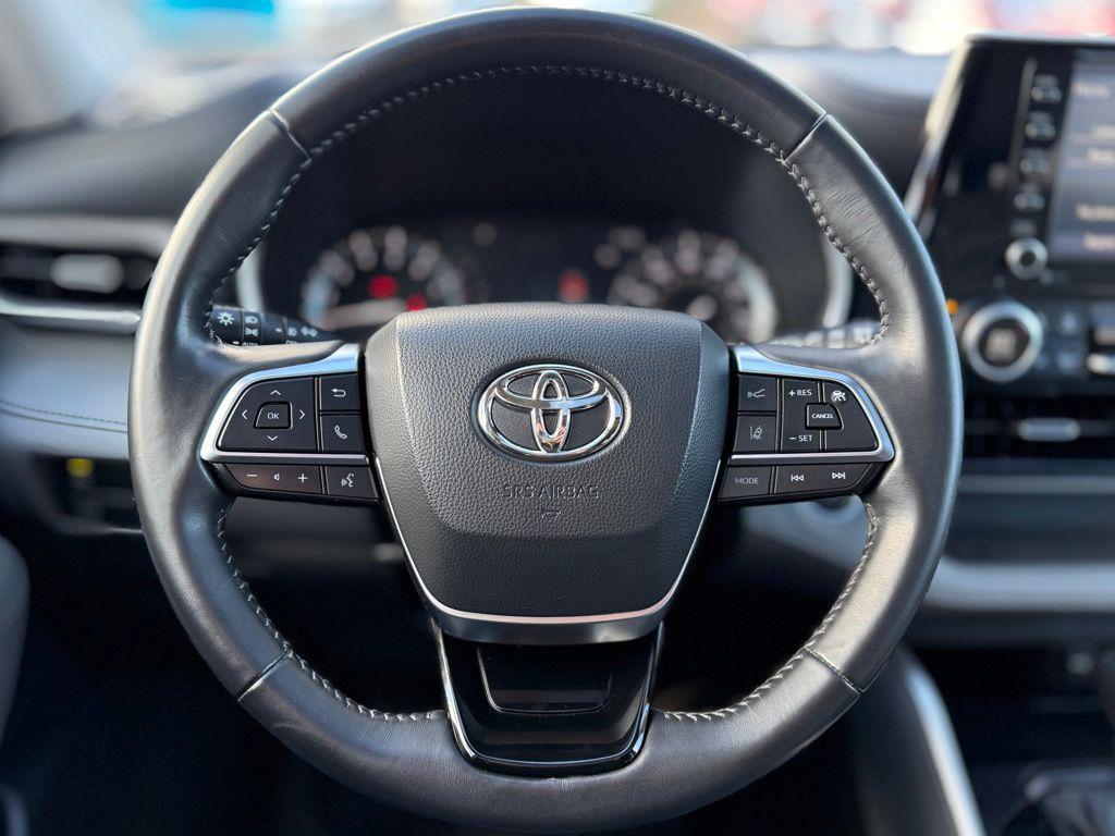 used 2021 Toyota Highlander car, priced at $30,833
