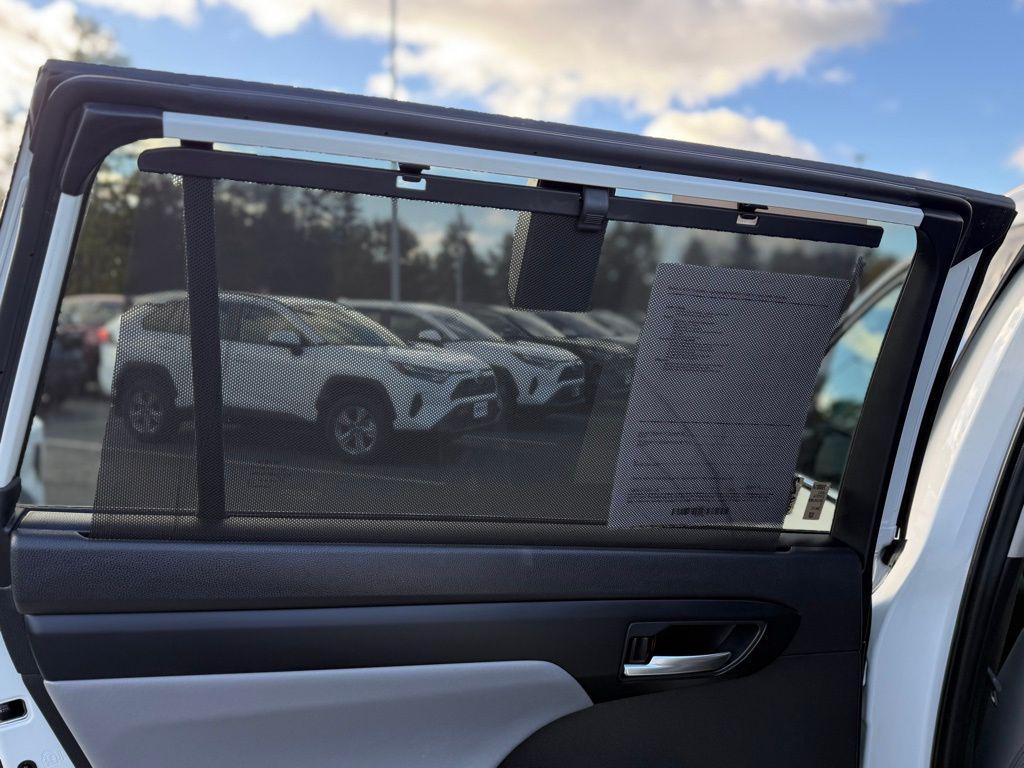 used 2021 Toyota Highlander car, priced at $30,833