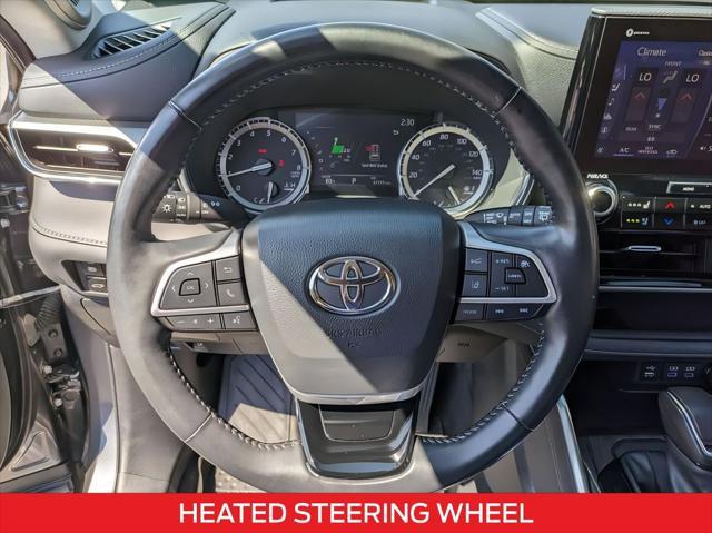 used 2022 Toyota Highlander car, priced at $38,061