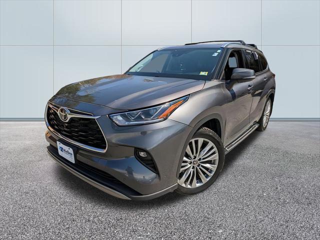 used 2022 Toyota Highlander car, priced at $38,231