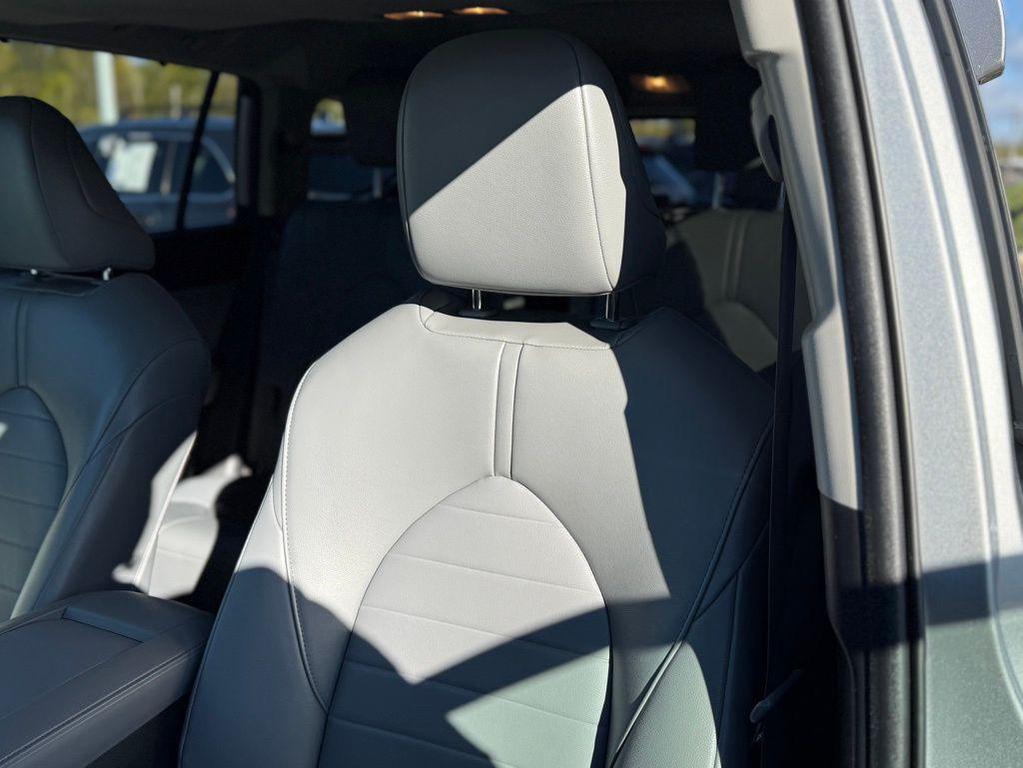 used 2023 Toyota Highlander car, priced at $37,475