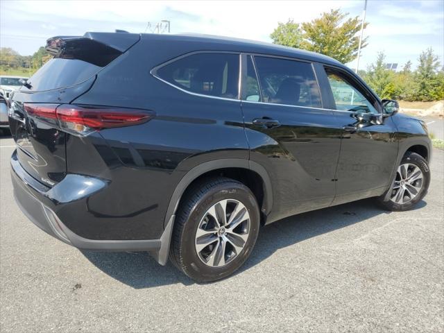 used 2024 Toyota Highlander car, priced at $44,093