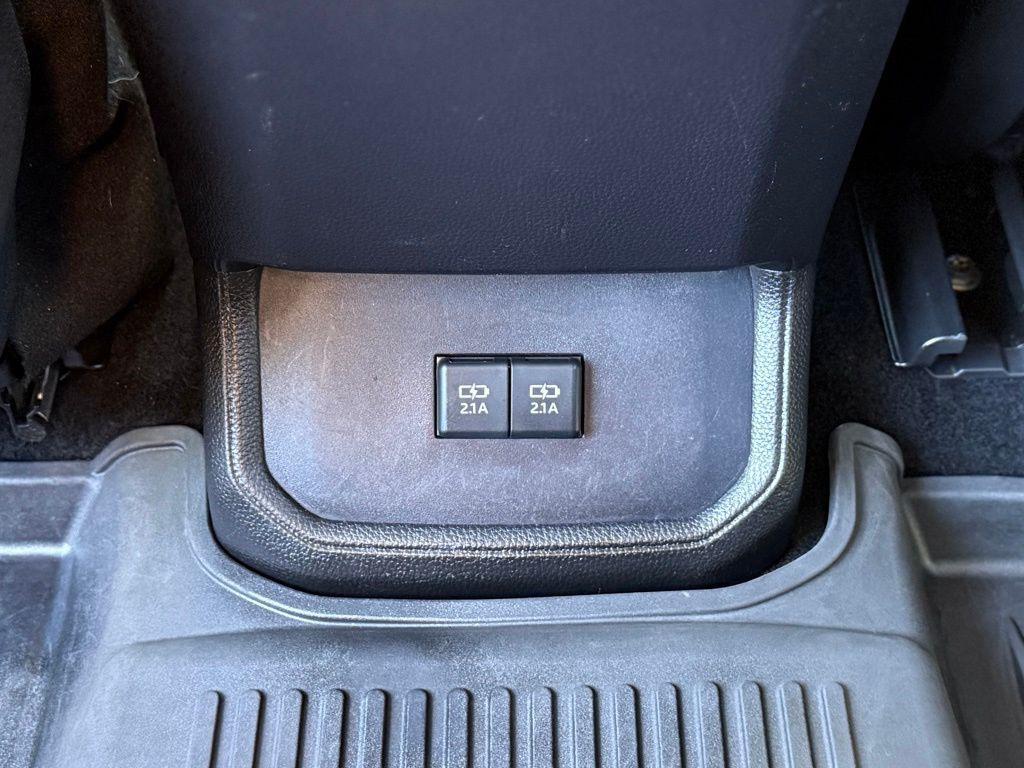 used 2021 Toyota Highlander Hybrid car, priced at $28,289