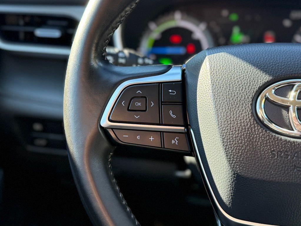 used 2021 Toyota Highlander Hybrid car, priced at $28,289