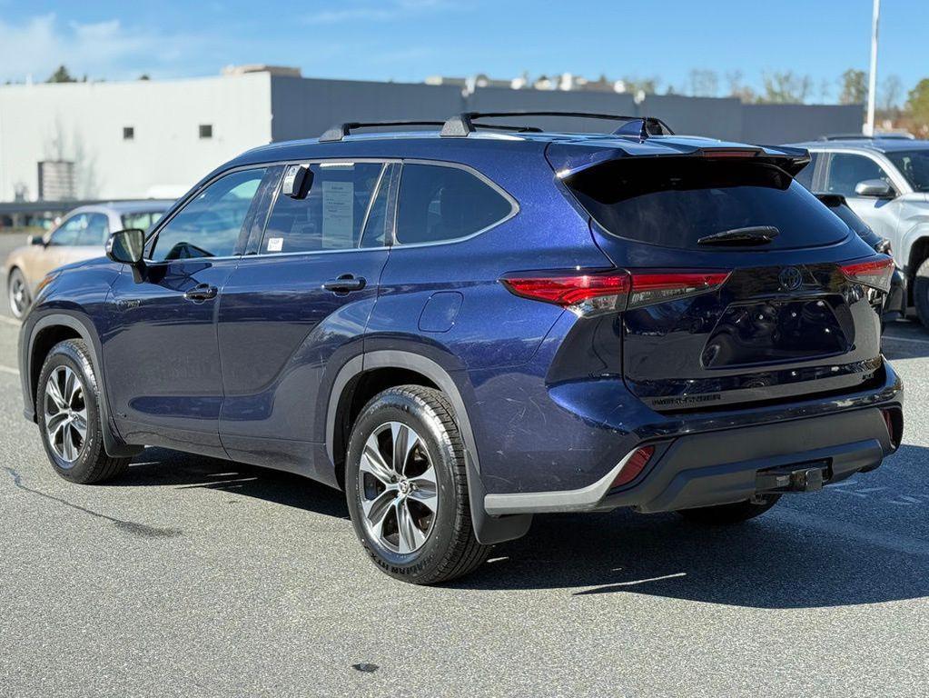 used 2021 Toyota Highlander Hybrid car, priced at $28,289