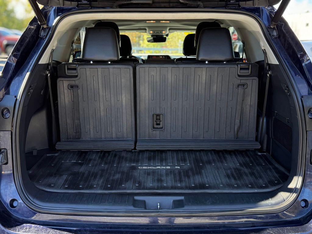 used 2021 Toyota Highlander Hybrid car, priced at $28,289