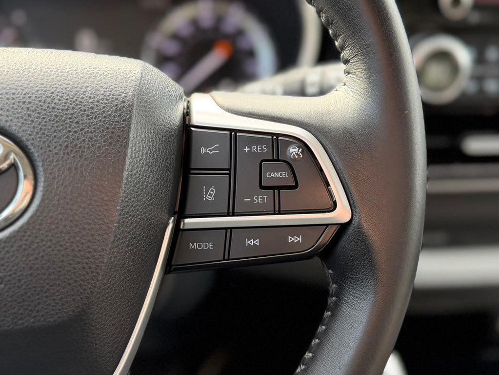 used 2022 Toyota Highlander car, priced at $31,263