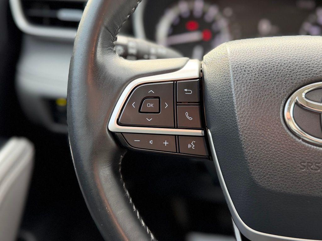 used 2022 Toyota Highlander car, priced at $31,263