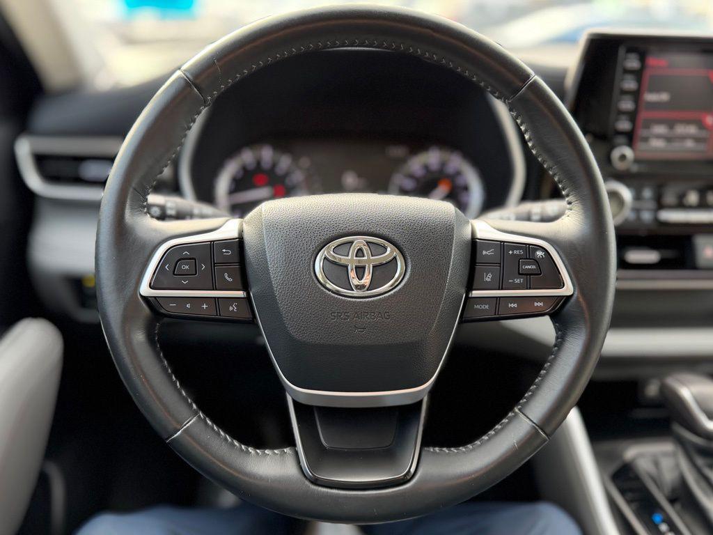 used 2022 Toyota Highlander car, priced at $31,263