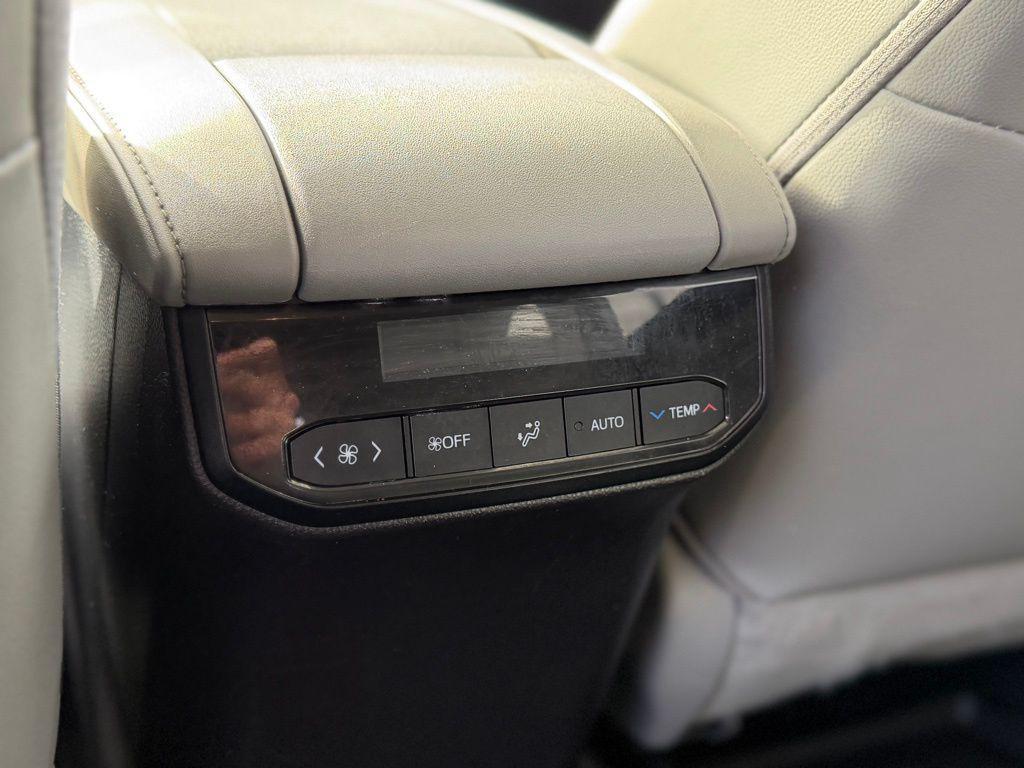 used 2022 Toyota Highlander car, priced at $31,263