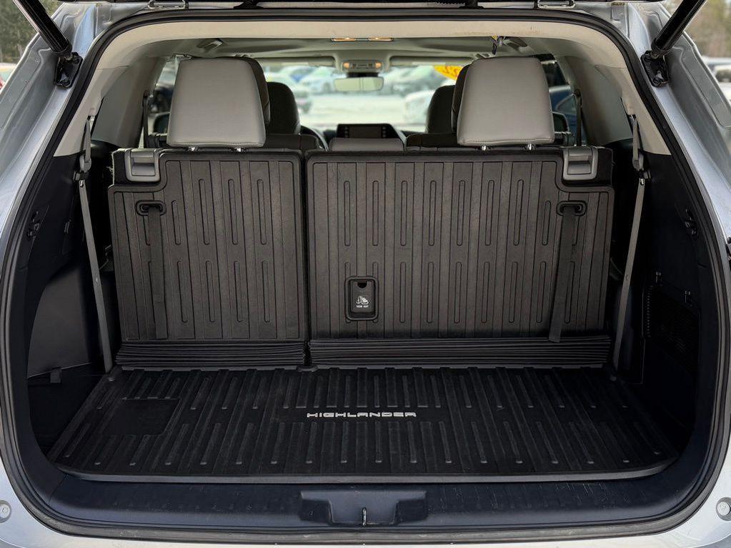 used 2022 Toyota Highlander car, priced at $31,263