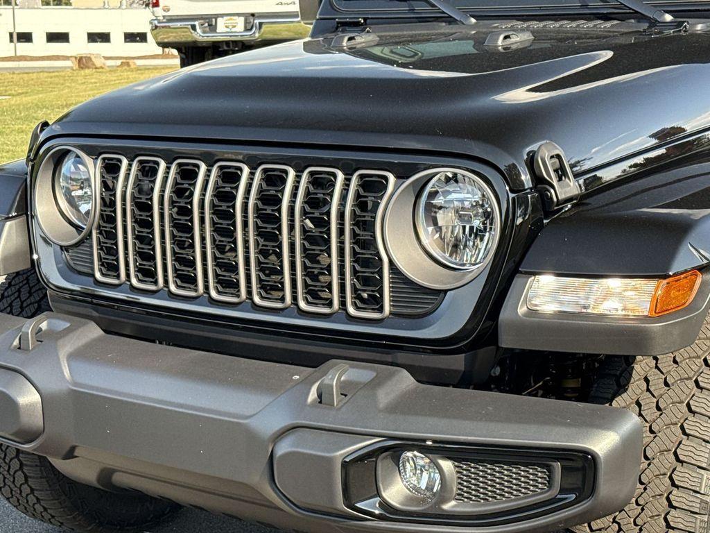 new 2025 Jeep Gladiator car, priced at $37,294