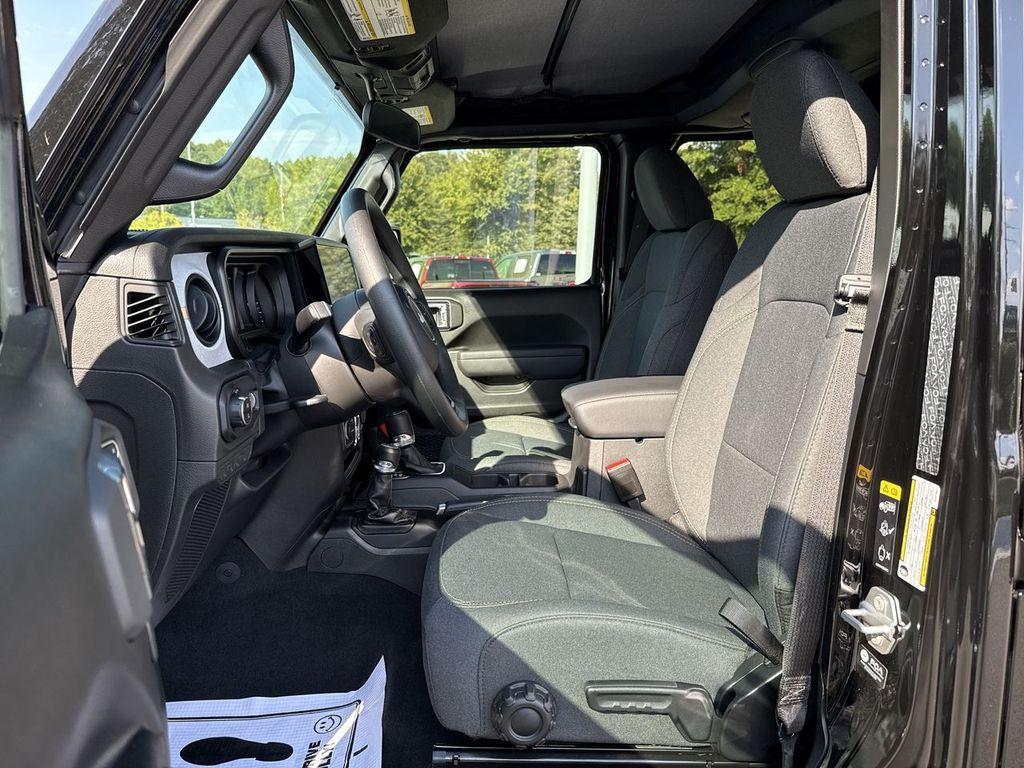 new 2025 Jeep Gladiator car, priced at $37,294