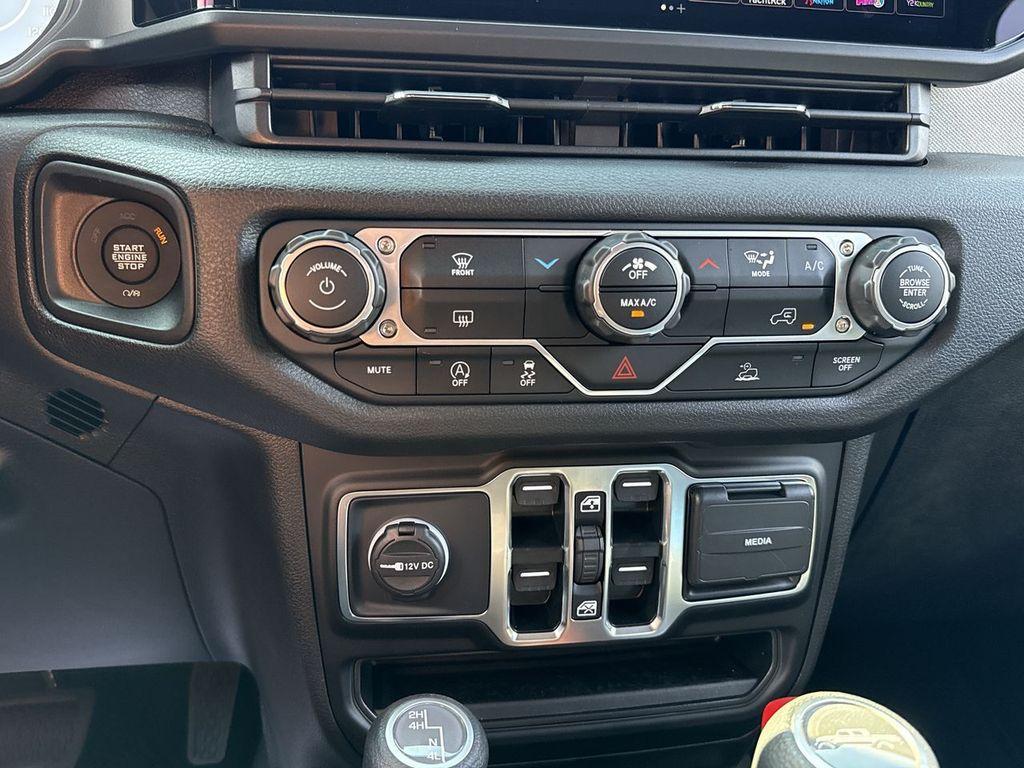 new 2025 Jeep Gladiator car, priced at $37,294