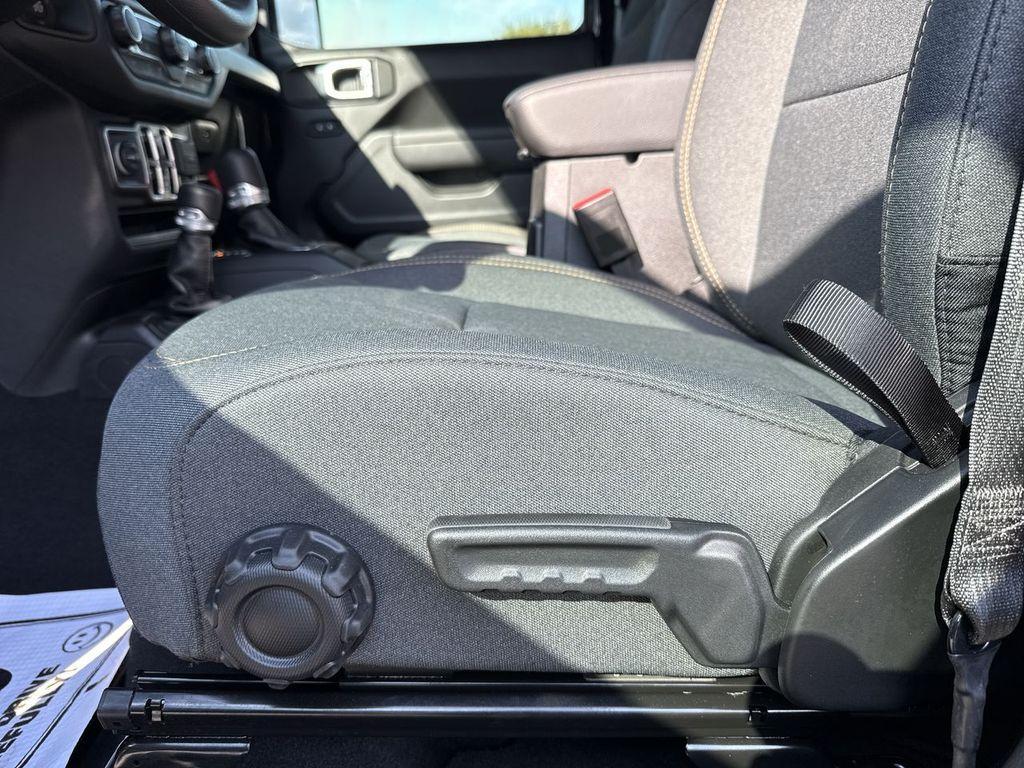 new 2025 Jeep Gladiator car, priced at $37,294