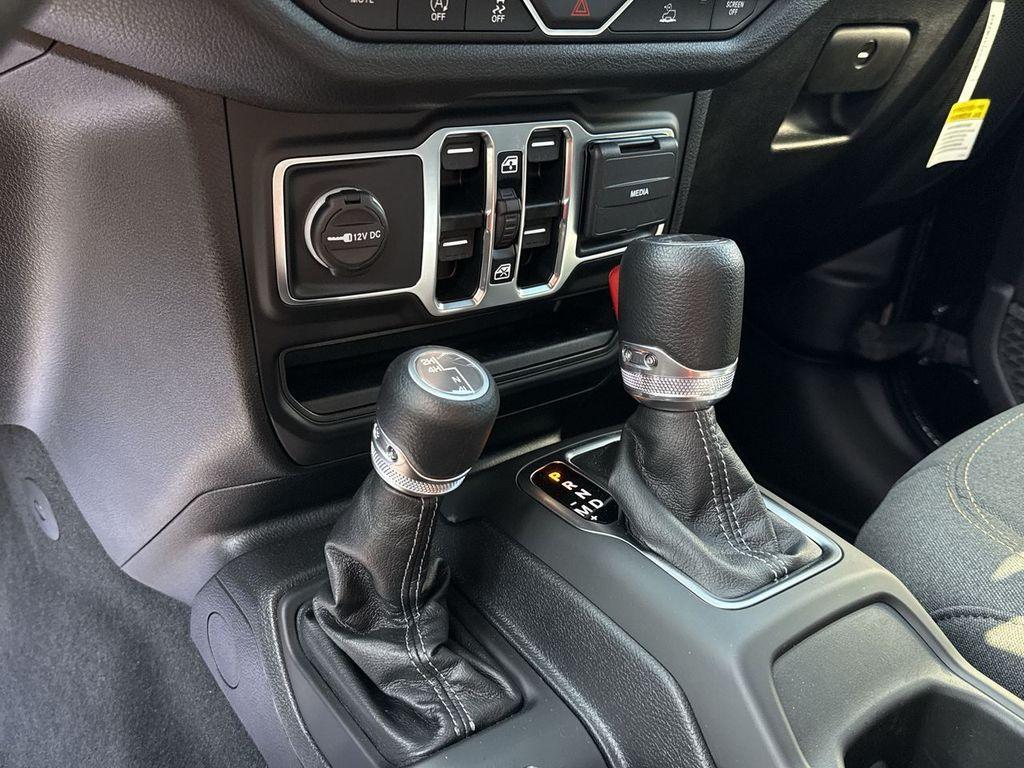 new 2025 Jeep Gladiator car, priced at $37,294