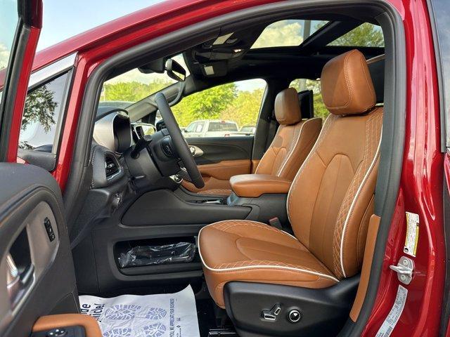 new 2025 Chrysler Pacifica Hybrid car, priced at $48,536