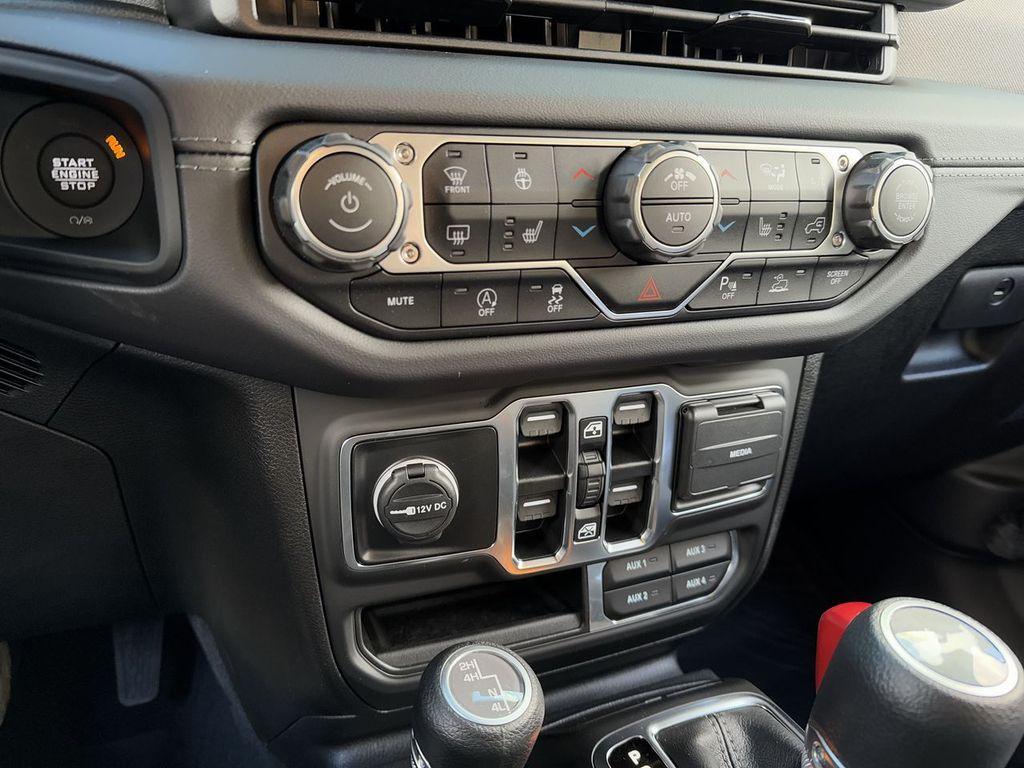 new 2025 Jeep Wrangler car, priced at $54,921