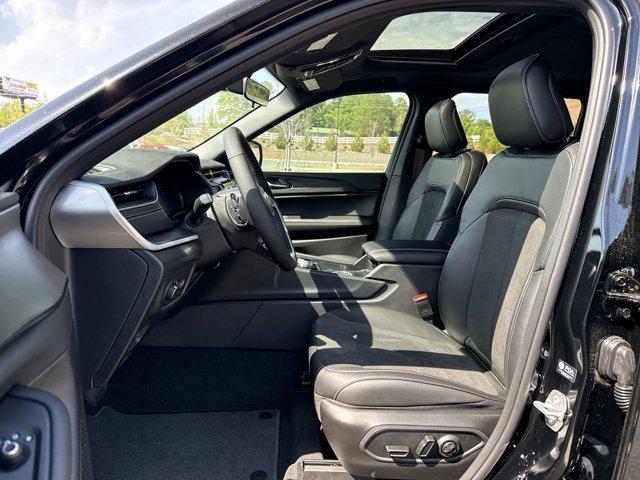 new 2025 Jeep Grand Cherokee car, priced at $44,370