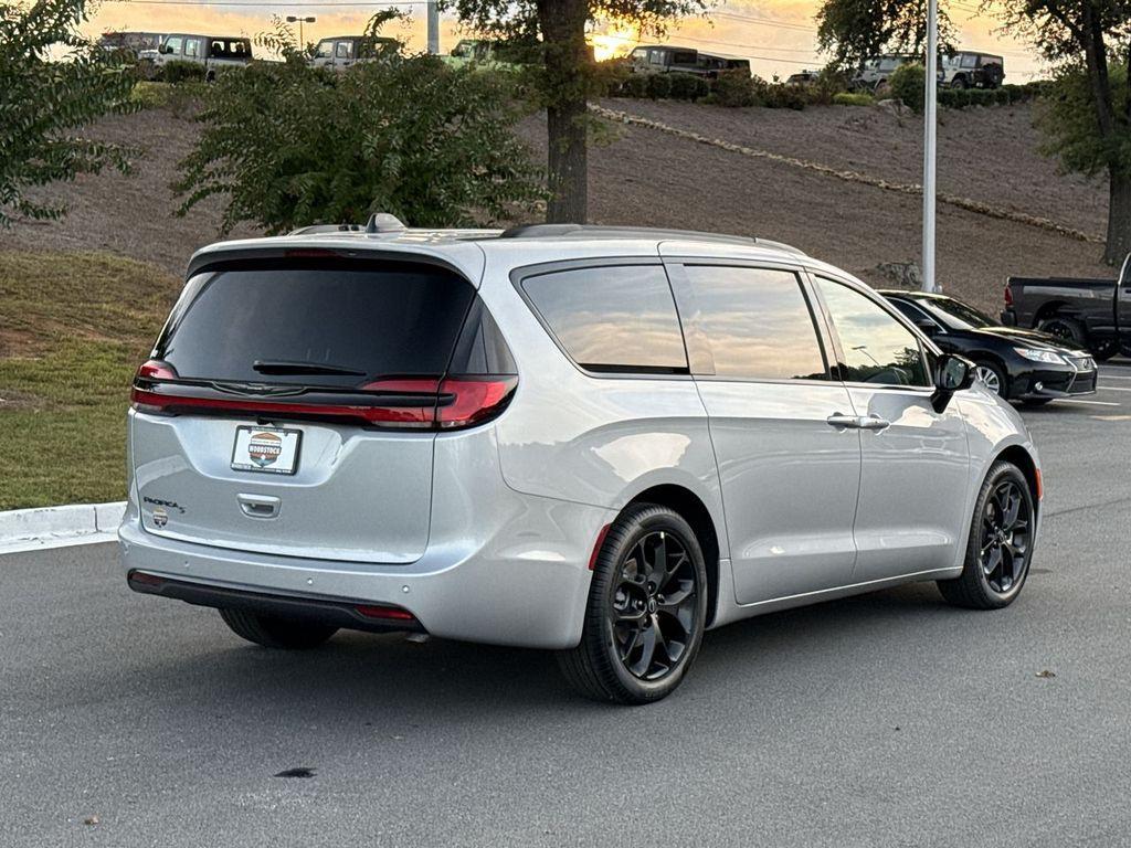 new 2026 Chrysler Pacifica car, priced at $42,474