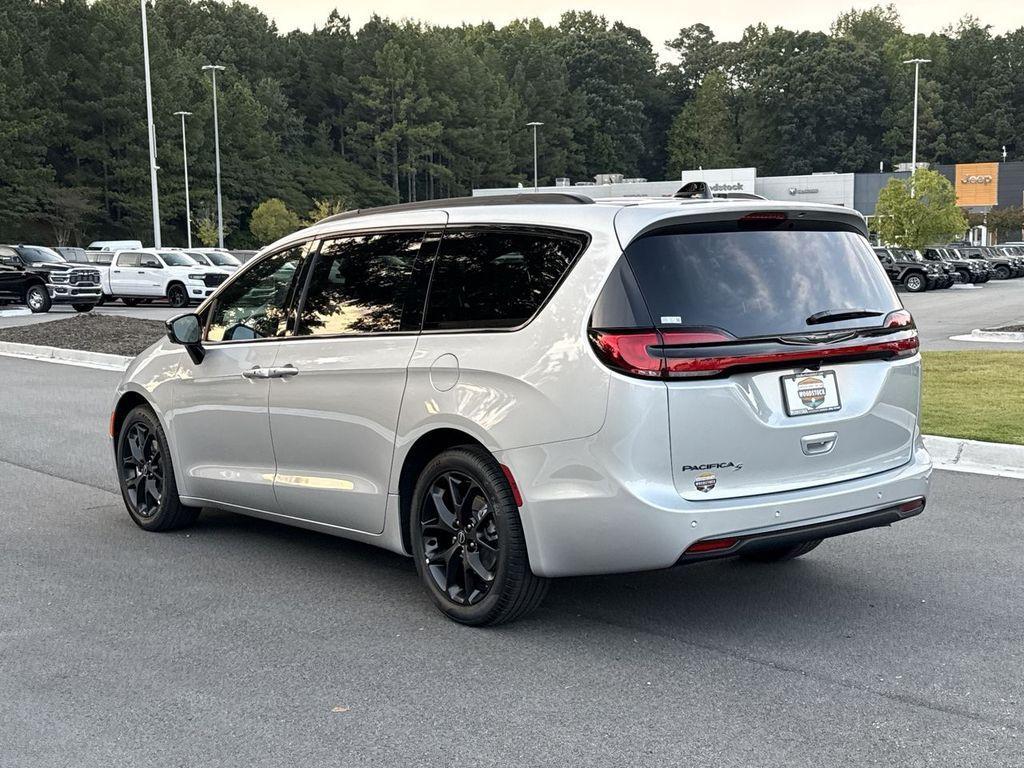 new 2026 Chrysler Pacifica car, priced at $42,474