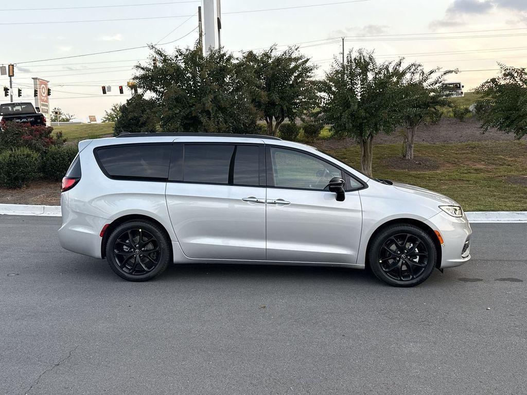 new 2026 Chrysler Pacifica car, priced at $42,474