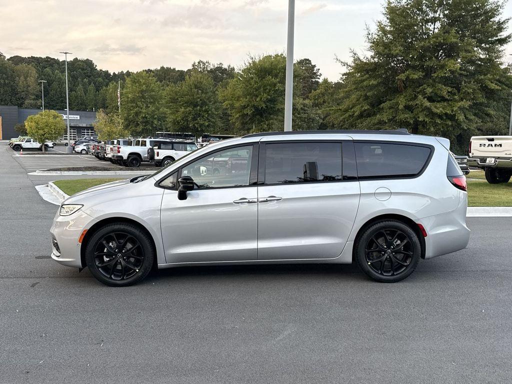 new 2026 Chrysler Pacifica car, priced at $42,474