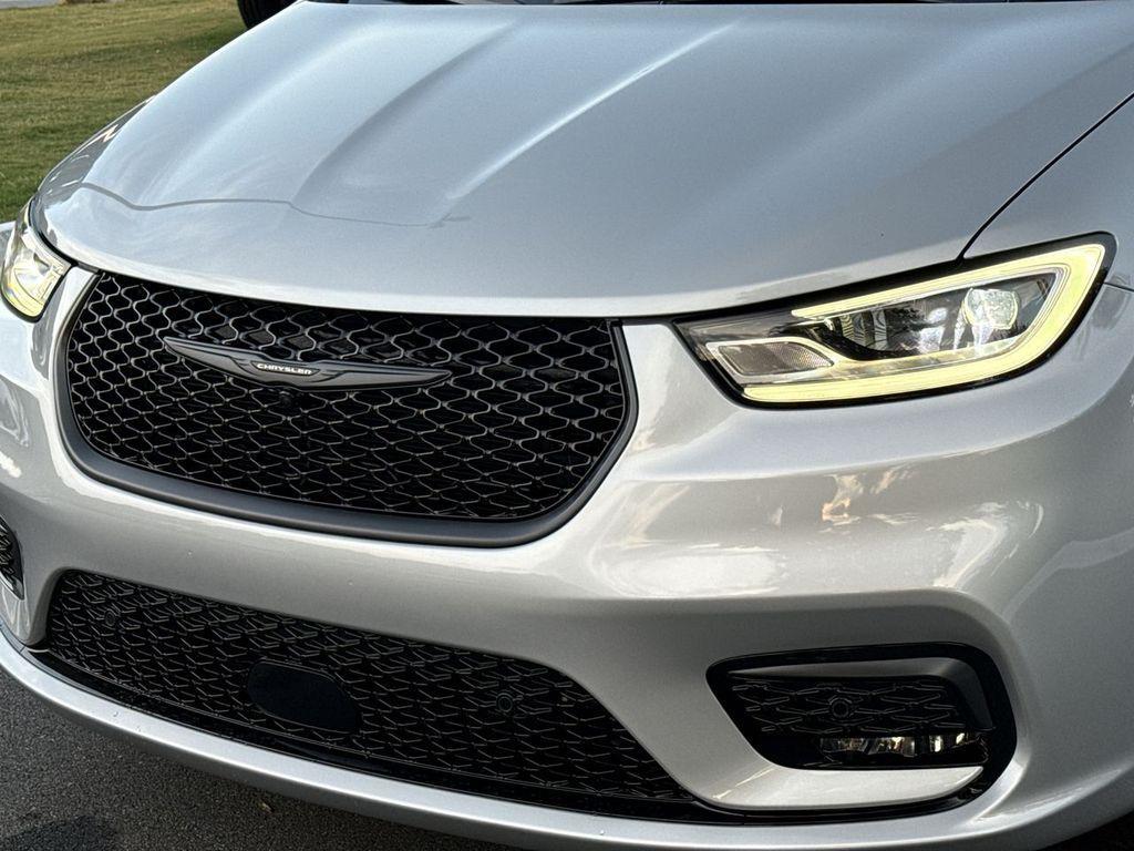 new 2026 Chrysler Pacifica car, priced at $42,474