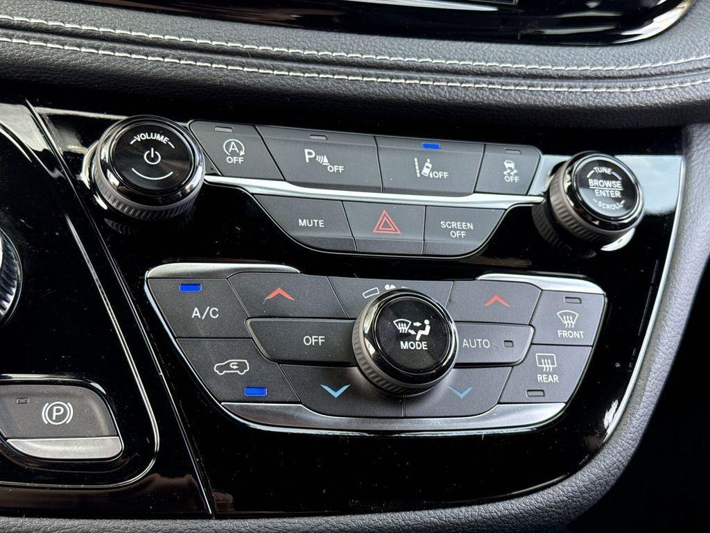 new 2026 Chrysler Pacifica car, priced at $42,298