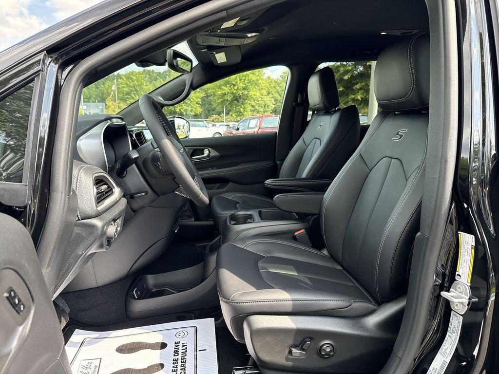 new 2026 Chrysler Pacifica car, priced at $42,298