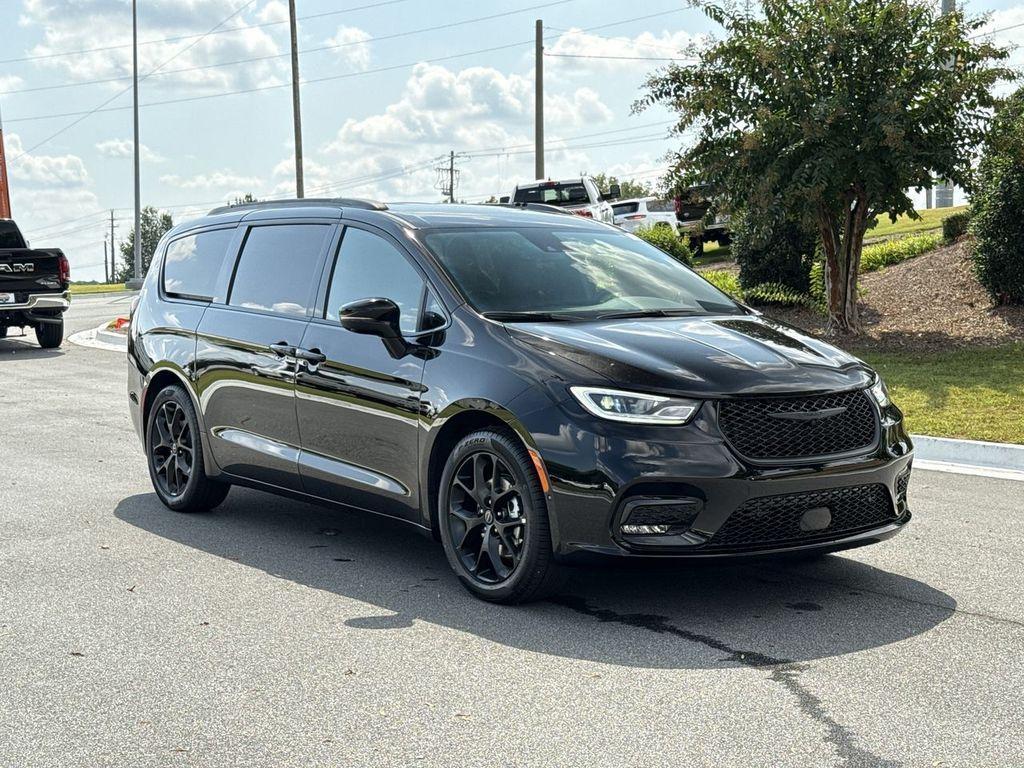 new 2026 Chrysler Pacifica car, priced at $42,298