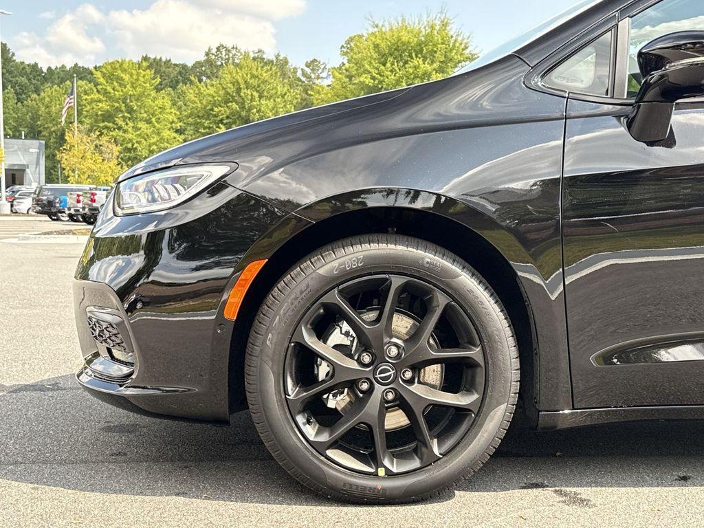 new 2026 Chrysler Pacifica car, priced at $42,298