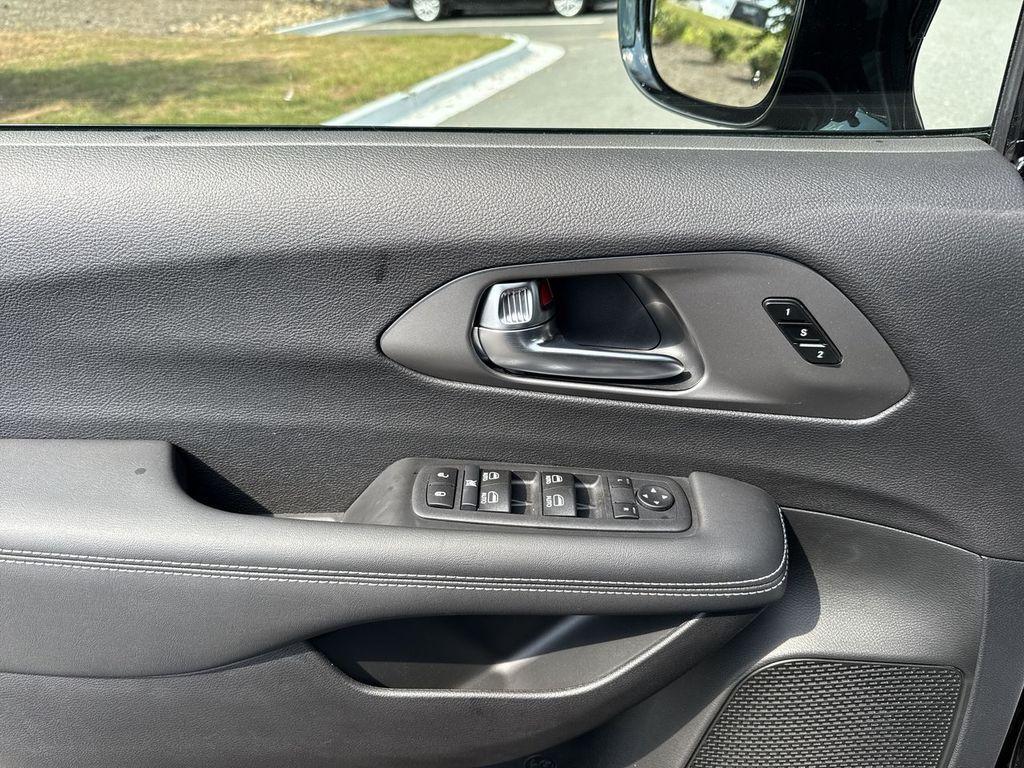 new 2026 Chrysler Pacifica car, priced at $42,298