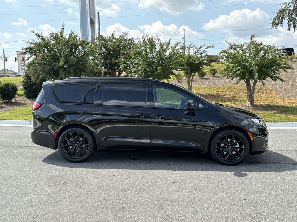new 2026 Chrysler Pacifica car, priced at $42,298