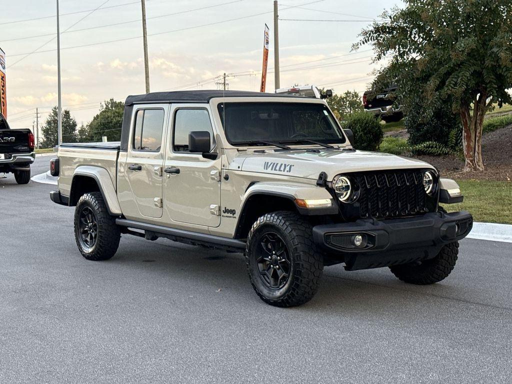 used 2022 Jeep Gladiator car, priced at $31,473