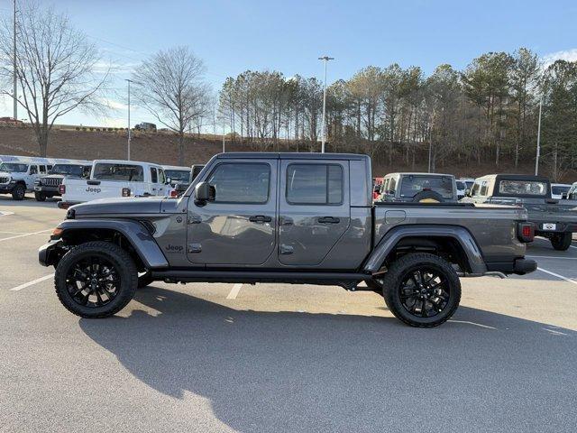 new 2025 Jeep Gladiator car, priced at $40,435