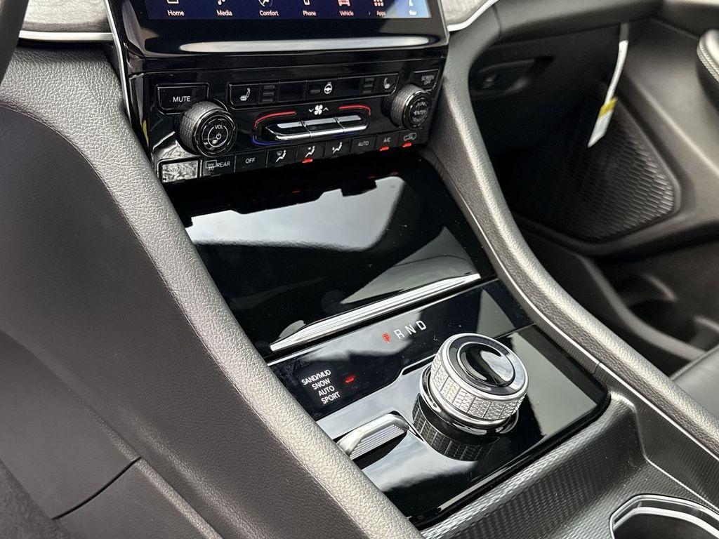 new 2025 Jeep Grand Cherokee car, priced at $45,583