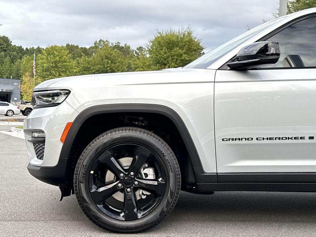 new 2025 Jeep Grand Cherokee car, priced at $45,583