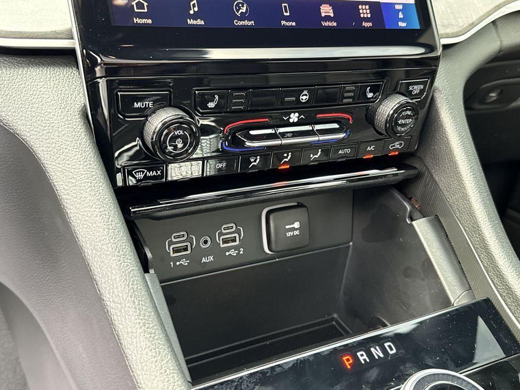 new 2025 Jeep Grand Cherokee car, priced at $45,583
