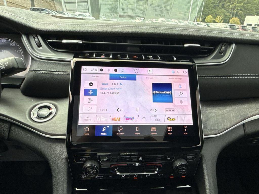 new 2025 Jeep Grand Cherokee car, priced at $45,583