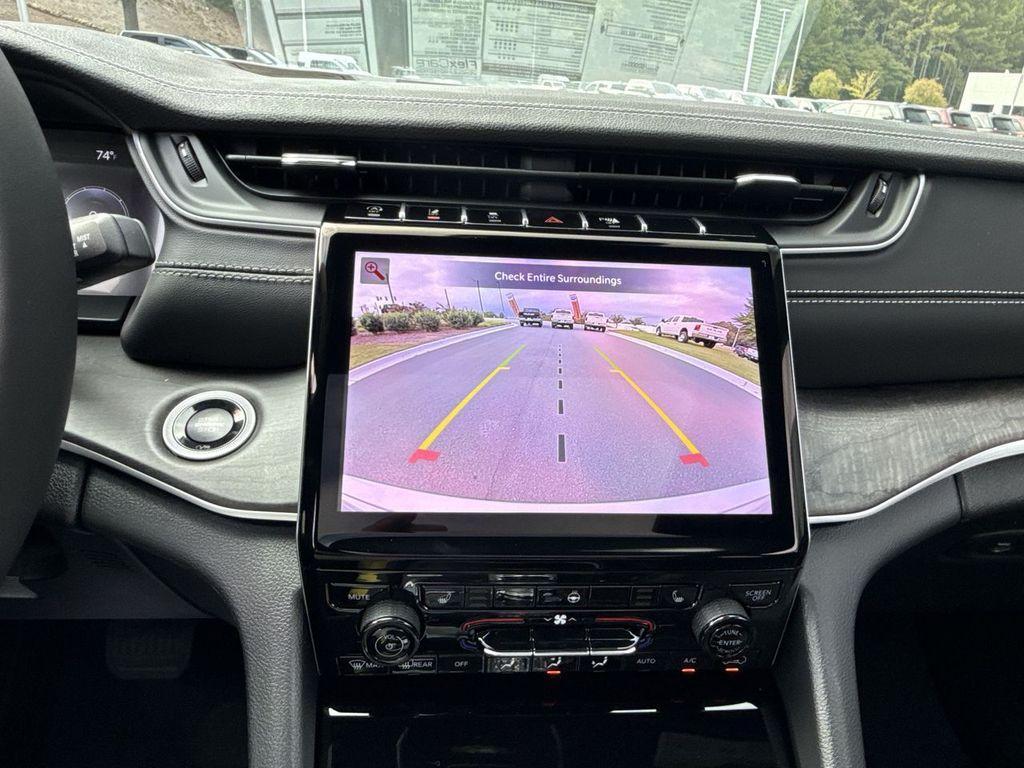 new 2025 Jeep Grand Cherokee car, priced at $45,583