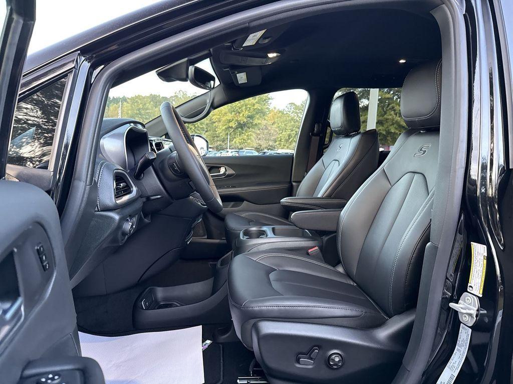 new 2026 Chrysler Pacifica car, priced at $45,036